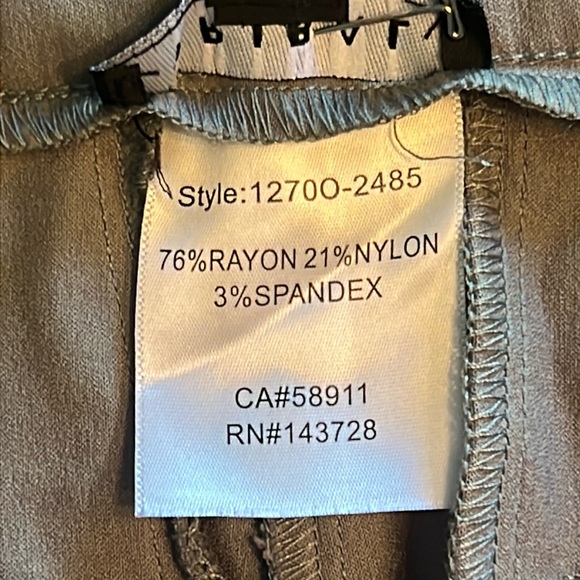 Tribal Audrey capris w/pockets/seasonal essentials “flatten it” technology -NWT - Picture 11 of 16